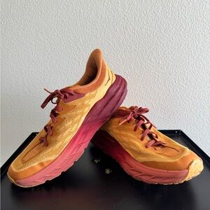 Hoka Women's Speedgoat 5 Sneaker Amber Haze/Sherbet